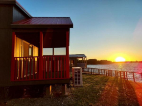 Lake Front Cottage Paradise